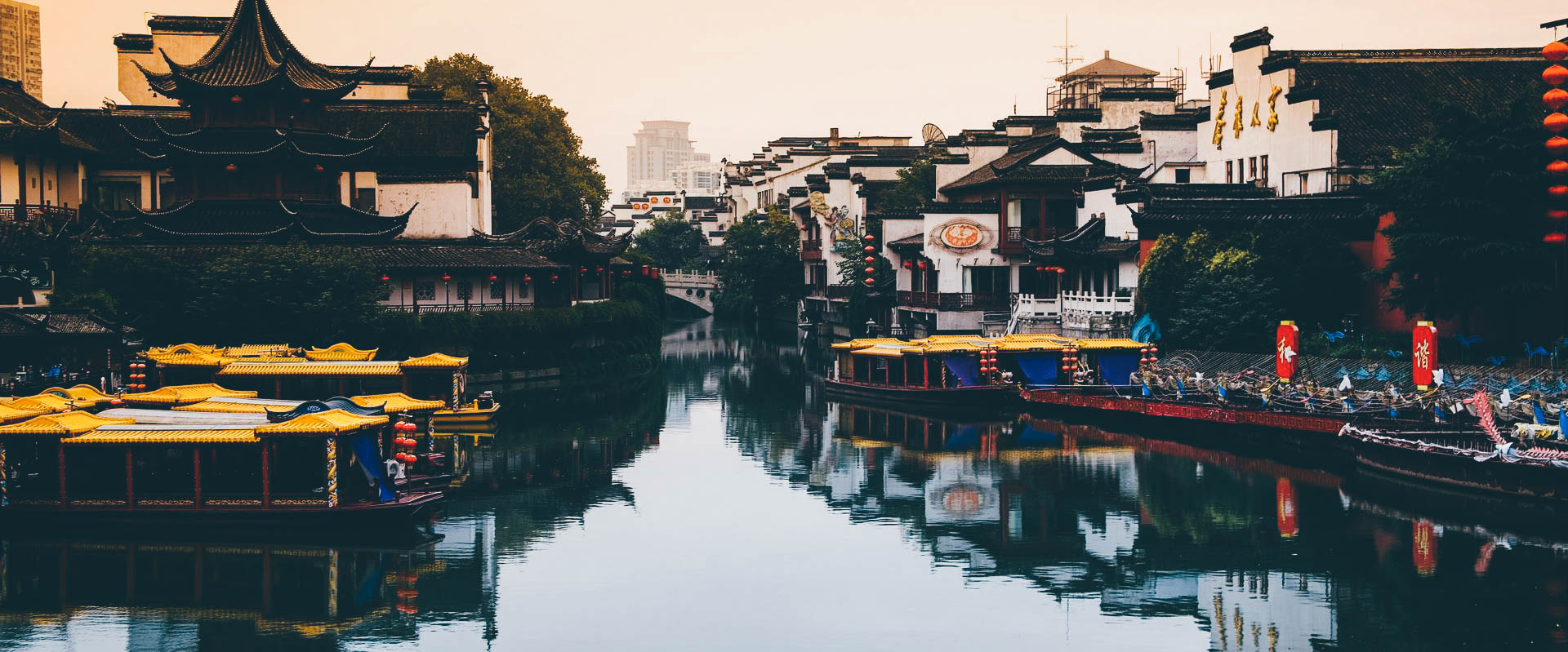 fuzimiao 南京夫子廟,是一座位於南京市秦淮河北岸貢院街的